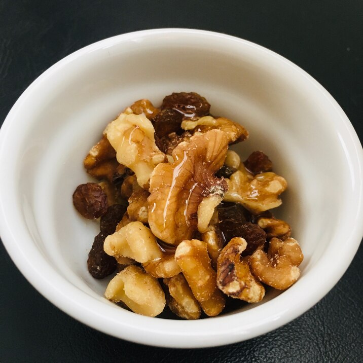 おしゃれなおつまみ くるみとレーズンの蜂蜜がけ レシピ 作り方 By Arnold74 楽天レシピ おしゃれなおつまみ くるみとレーズンの蜂蜜がけ レシピ 作り方 By Arnold74 楽天レシピ